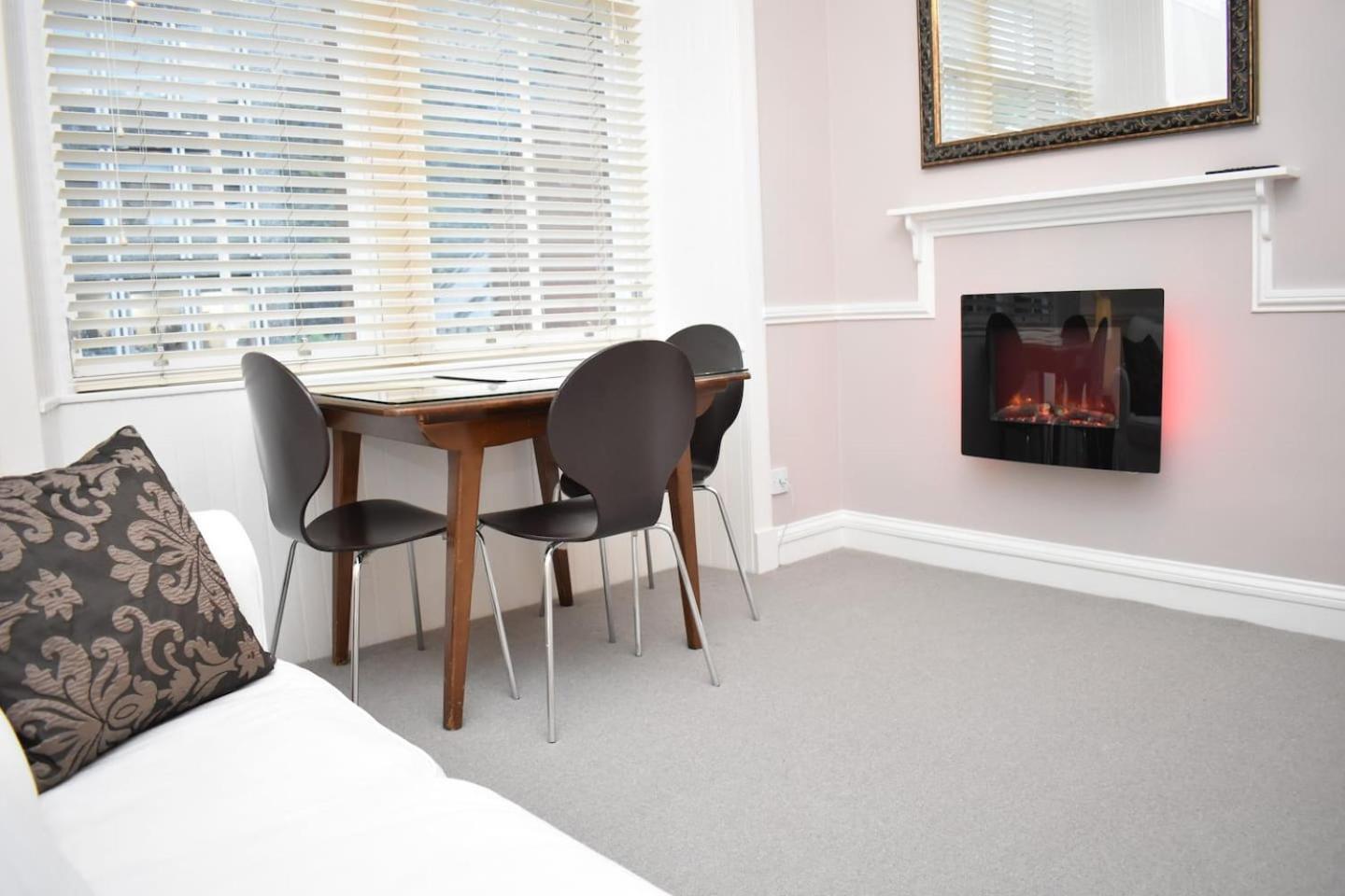 West Port - 2Br In The Heart Of The Old Town Just Off The Grassmarket Эдинбург Экстерьер фото